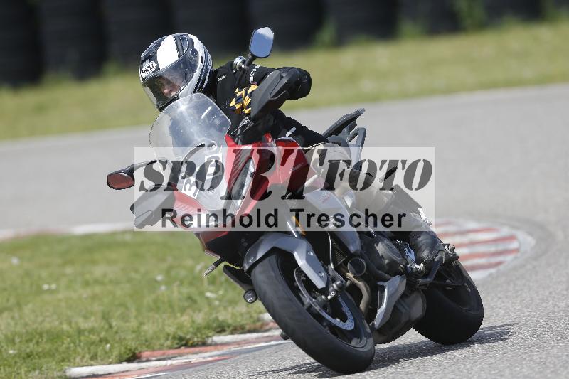 Archiv-2025/09 22.04.2025 Cornu Master School ADR/gruen-vert/33